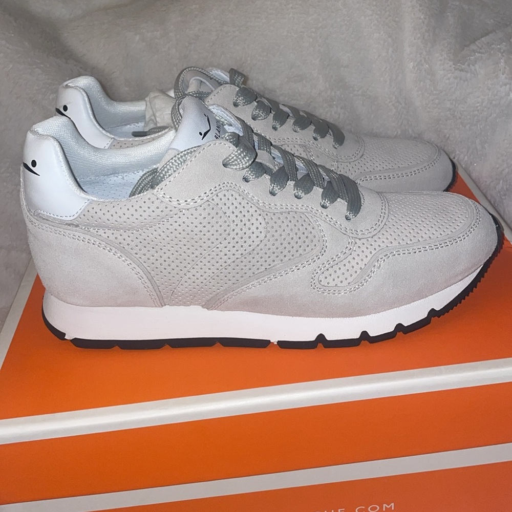 NWT VOILE BLANCHE JULIA Suede Sneaker in Ice - Picture 8 of 15